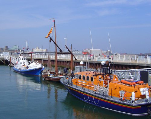 bij de Engelse reddingboot