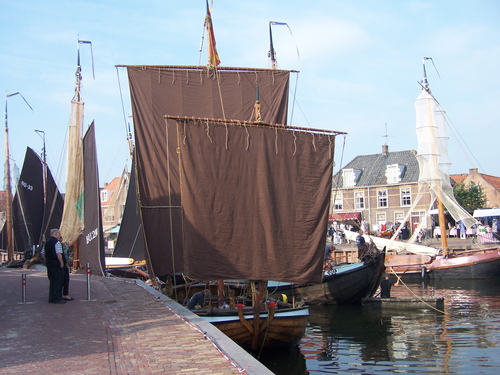 De "Claes Teunisz" in de haven van Spakenburg