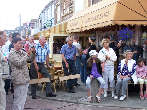 een aantal bieders in concentratie